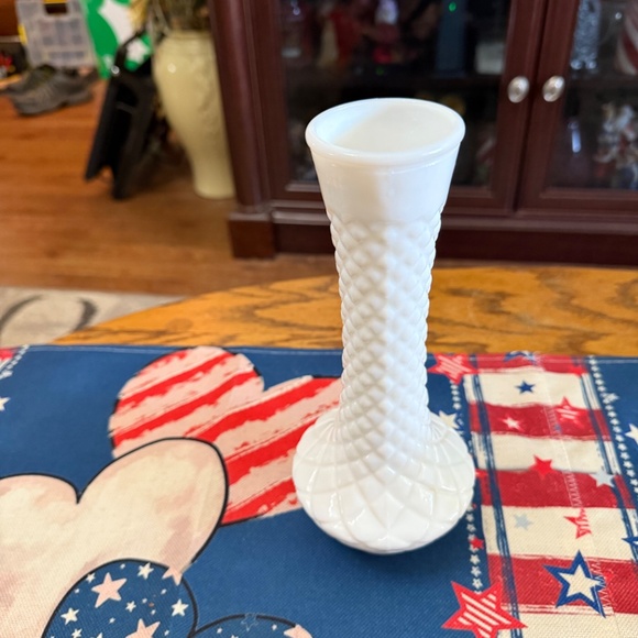 8 Pieces of Vintage White Milk Glass. - Picture 7 of 8